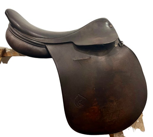 Left side view of saddle