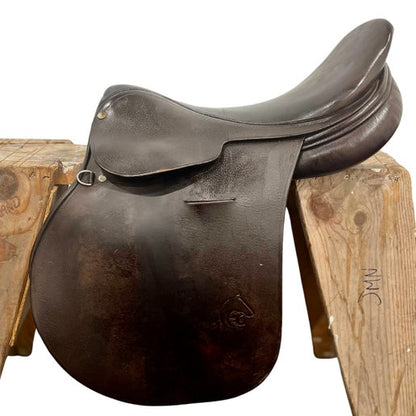 Right side view of saddle