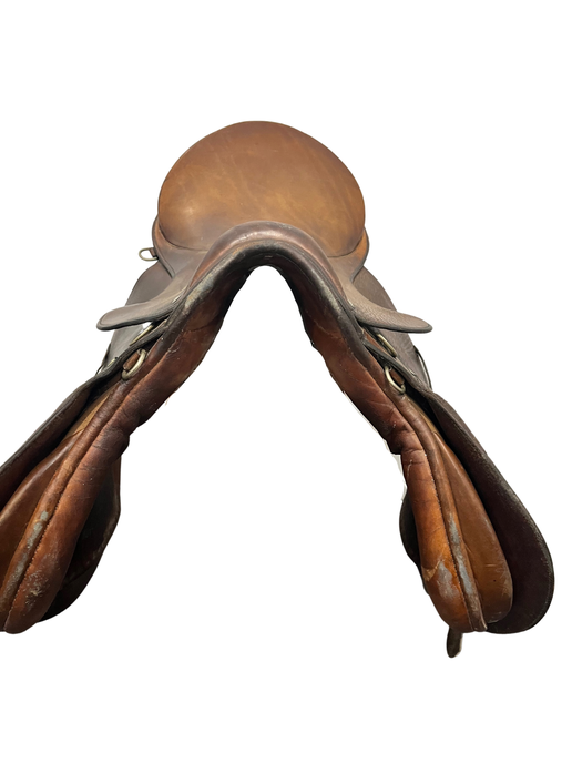 Front view of saddle