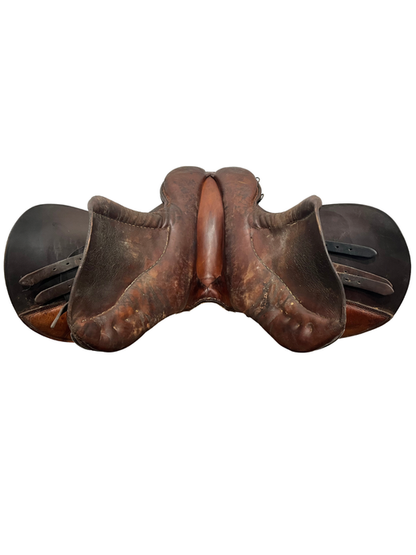 Bottom view of saddle