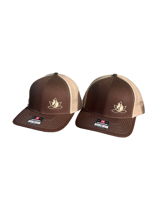 Pair of trucker hats in brown with logo