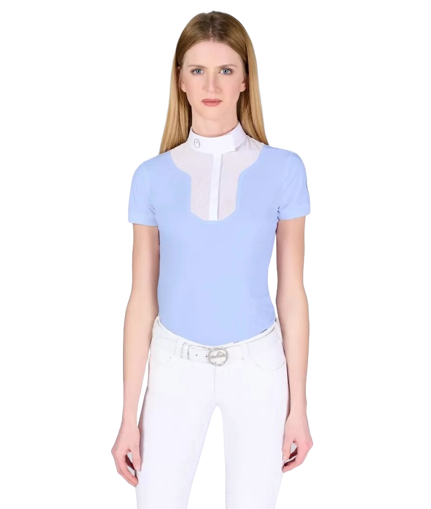 Model in light blue short-sleeve show shirt